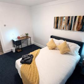 Bachi - Private Room 3 with Parking, Desk & Fast WiFi near Yale, Quinnipiac, SCSU & Hospitals, hotel em Hamden