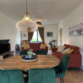 House Sleeps 6 with Parking