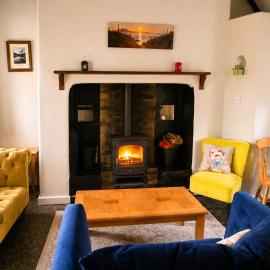 Wild Rowan Cottage - 2 Bedroom, hotel a Louisburgh