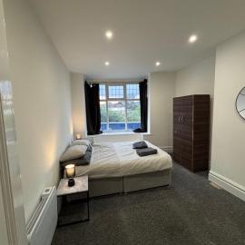 Newly refurbished One Bedroom Flat In Addlestone, hotelli kohteessa Addlestone
