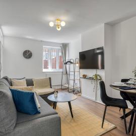 Cosy 1 Bedroom Bungalow w/ Garden in Stepney Green, hotel in London