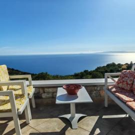 Luxury Retreat in the Heart of Mani with a Sea View, Hotel in Plátsa