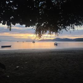 Dormitório compartilhado 5 Simples Econômico a Poucos passos da Praia do Pontal e do Centro Historico