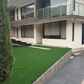 Kasa Akiro, hotel in Juivi