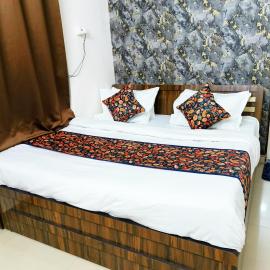 Luxury 2BHK - Near Station and Metro - Sirav Stays