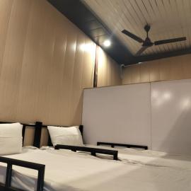 AC Dormitory โรงแรมในพาราณสี