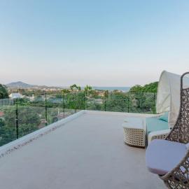 Villa Solaya - 3BR central located seaview villa, hotel in Ban Ko Khwan