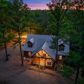 Walk2Town-Private Creek-Hot Tub-Treehouse-Firepit