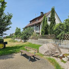 Landhaus Villa Werner mit 5 Schlafzimmern, Sauna & Naturidylle, hotel v destinaci Schliengen