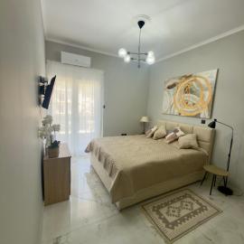 Eleni’s Mountainview Central Studio by the Sea
