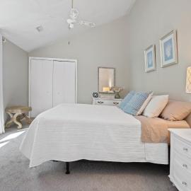 Ocean Pines 3BR Home Near Ocean City w Screened Porch & Fireplace, hotelli kohteessa Berlin