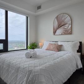 Sky High Luxe Stay 2BR-2BA Near Square One With Lake View, Gym, Pool & Parking