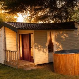 Tiny house met Coldtub 4pers The Firefly, hotel u gradu Amblève