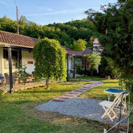 Sunlight Cottage Maya, hotel in Virpazar