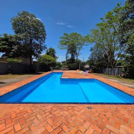 Casa quintal amplo piscina 5 minutos do Paraguai
