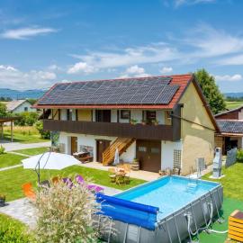 Merry's House w/ Pool & Sauna - Happy Rentals