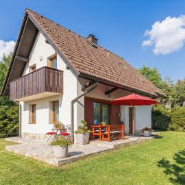 Sunny Weekend Sauna House - Happy Rentals – hotel w mieście Preserje