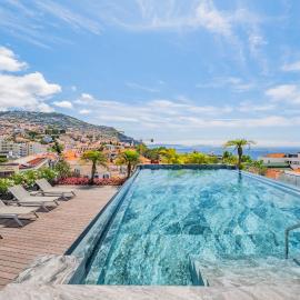Luxury Garden Apartment at Savoy Insular
