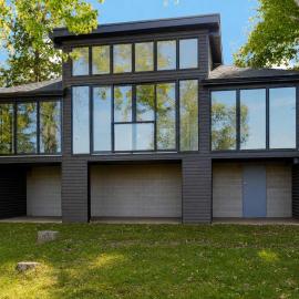 3-bedroom Englewood Lakefront Main House, хотел в Lakefield