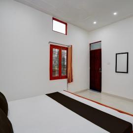 Hotel O Bhavya Inn, hotel en Sītāpur