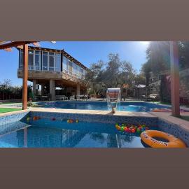 Bab al-qalaa farm & chalets مزرعة وشاليهات باب القلعه, hotel a Ajlun