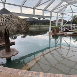 4BR w5 Baths - Pool - 2 Master Suites for Groups, hotel v mestu Cape Coral