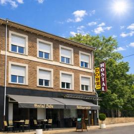 Hostal Dobe, hotel in Benavides