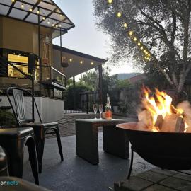 Hillside Retreat with Private Creek Access, Hotel in Canungra
