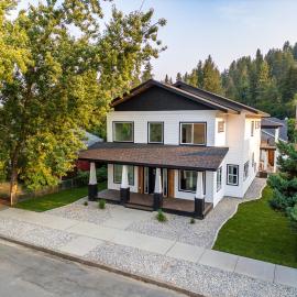 Beautiful new home in Sanders Beach!, hotel di Coeur d'Alene