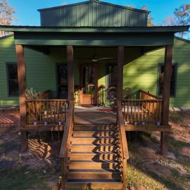 Raka Ranch Barndominium, hotel u gradu 'Folsom'