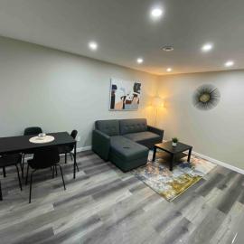 Serene and Stylish House Rental in Brighton, Saskatoon, hotel Saskatoonban