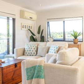 Skomer House - Sea Views & Central Waiheke Living