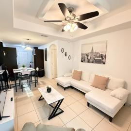 Peaceful Apartment Near University Dr