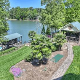 Jakes Lake House by AvantStay、Westportのホテル