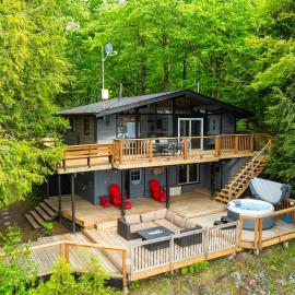 Alpine Lake House - Waterfront on Lake Muskoka, hotell sihtkohas Port Carling