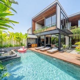 Seis Villas - Luxury Retreat with Private Pool & Outdoor Lounge, hotel in Tumbak Bayuh