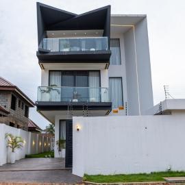 Luxe Smart Villa, Pool, Backup Power, Concierge