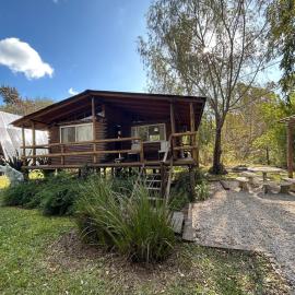 Rustic cabin in Dique Luján with grill and stove, Hotel in Dique Luján