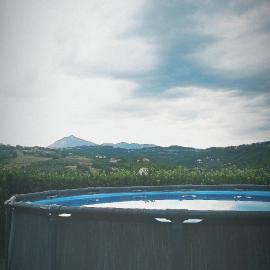 Casa vacanze con vista unica piscina & parcheggio gratis, hotel en San Leucio del Sannio