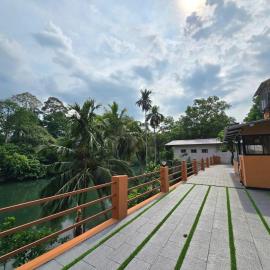 River Portico, hotel u gradu Tenmalai