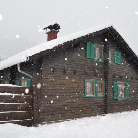 Holzhaus in Hinterstoder، فندق في هينترستودر