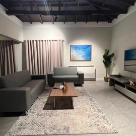 Villa with Private Swimming Pool, hotel v mestu Manama