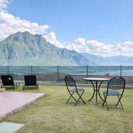 Appartamento Vista Lago con Giardino e Piscina, Hotel in Riva di Solto