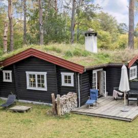 Charming Log House In Asserbo's Nature, hotel i Frederiksværk