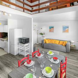 Apartment with pool near city center and sea