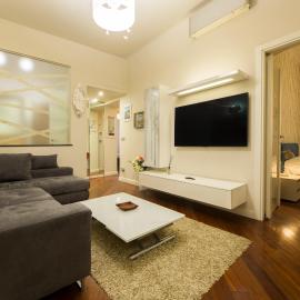 JOIVY Spacious 3-Bedroom Apartment in Central Genoa