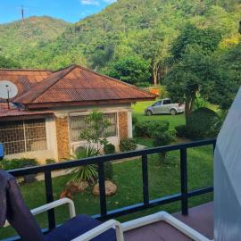 Mountain Front Family Home For 5, 3 adults 2 kids Rare Birds, Bikes, hotel in Ban Tha Mai Ruak