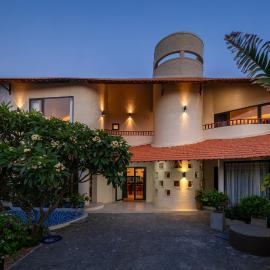 Ban Mai Village, hotel in Phú Hiệp