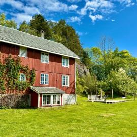 Unikt gårdshus med stor hage – nær Kristiansund