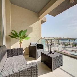 Beautiful 2BR seafront home with WIFI & comfy beds, hotell i Birżebbuġa